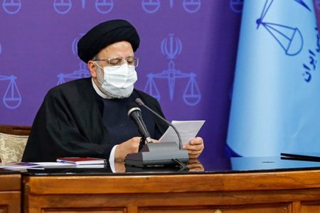 آیت الله رئیسی «دستورالعمل نحوه انتشار احکام دادگاه‌ها و برگزاری دادگاه علنی» را ابلاغ کرد