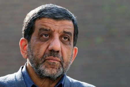 عزت‌الله ضرغامی برای ثبت نام وارد وزارت کشور شد