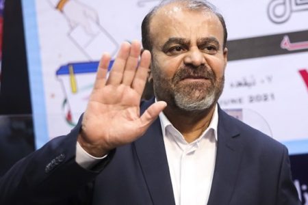 رستم قاسمی به نفع جریان انقلاب کنار رفت