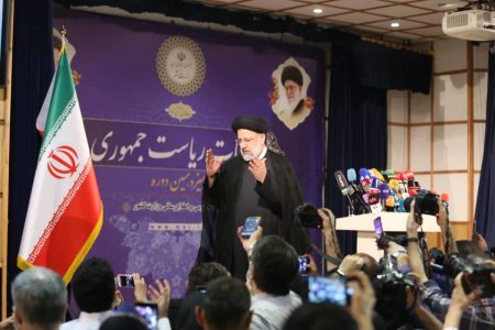 آیت‌الله رییسی: خود را رقیب فساد ناکارآمدی و اشرافی‌گری می دانم/بانیان و شرکای وضع موجود نمی توانند تغییردهنده وضع موجود باشند