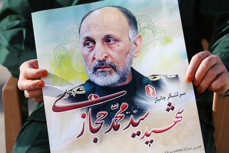 حکم سرلشکری سردار شهید حجازی به خانواده وی تقدیم شد