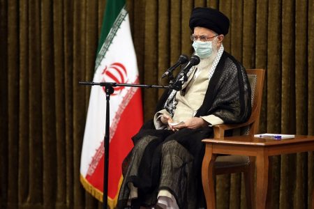 رهبر انقلاب:کسی نمی‌تواند در مقابل مشکلات خوزستان راحت بماند