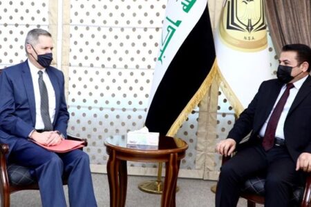 سفیر آمریکا: نظامیان آمریکا در عراق، اشغالگر نیستند!