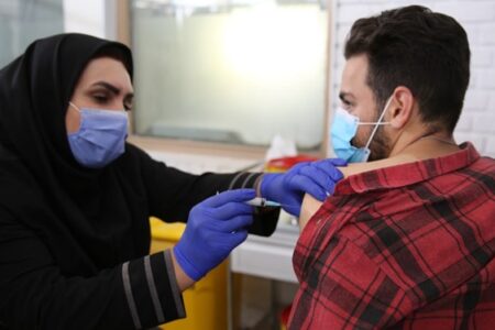 بررسی عوارض ۴ واکسن کرونای تزریق شده در ایرانعدم گزارش مرگ و ثبت ۲ عارضه جدی/کدام استان‌ها کمترین و بیشترین پوشش واکسن را دارند؟